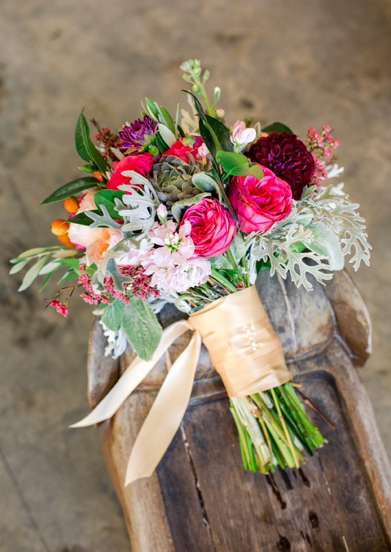 bridal bouquet by 2 Birds Events @weddingchicks
