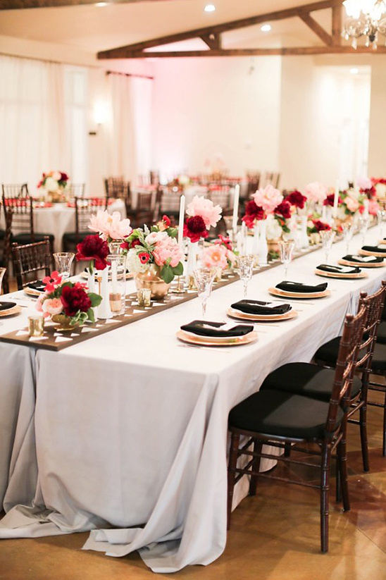 red white and pink floral table runner @weddingchicks