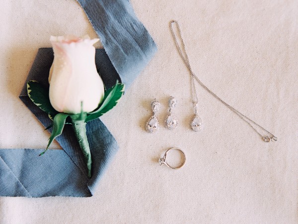 country-meets-elegant-wedding