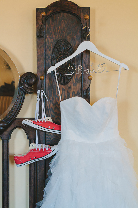 Red converse with your wedding dress @weddingchicks