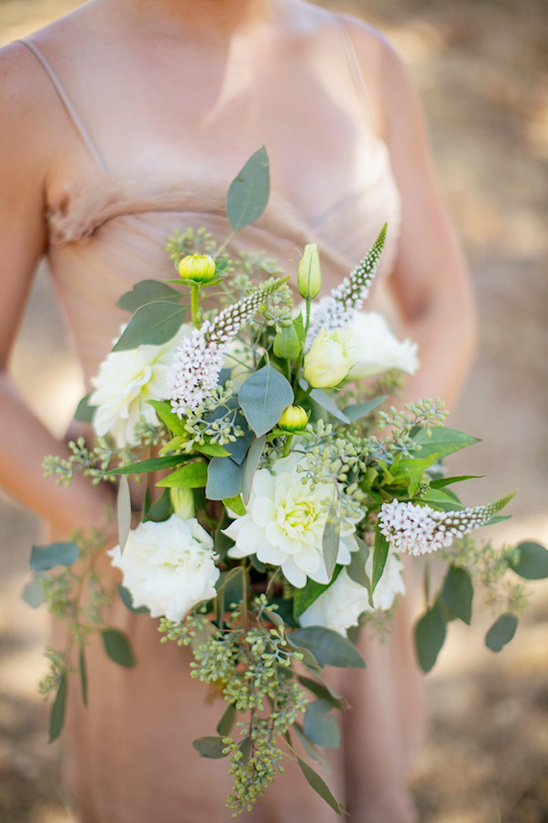white and green bridesmaid bouquet @weddingchicks
