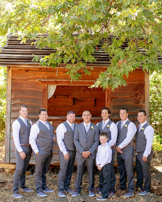 grey and blue groomsmen @weddingchicks