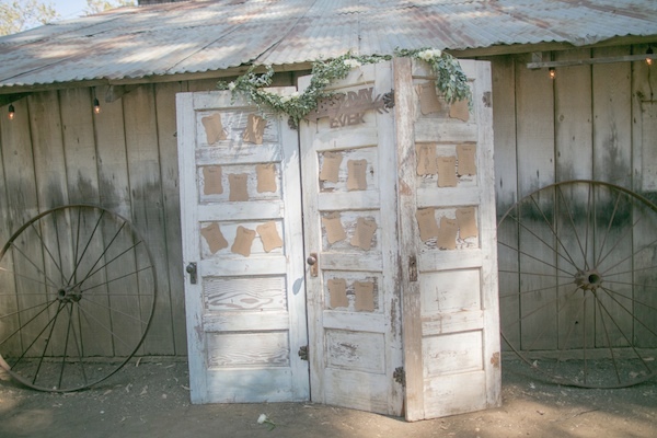 fabulous-rustic-barn-wedding