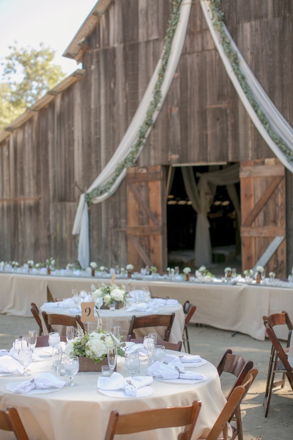 fabulous-rustic-barn-wedding