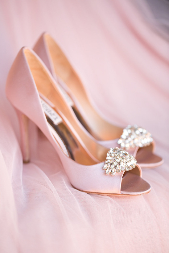 pink Badgley Mischka shoes @weddingchicks