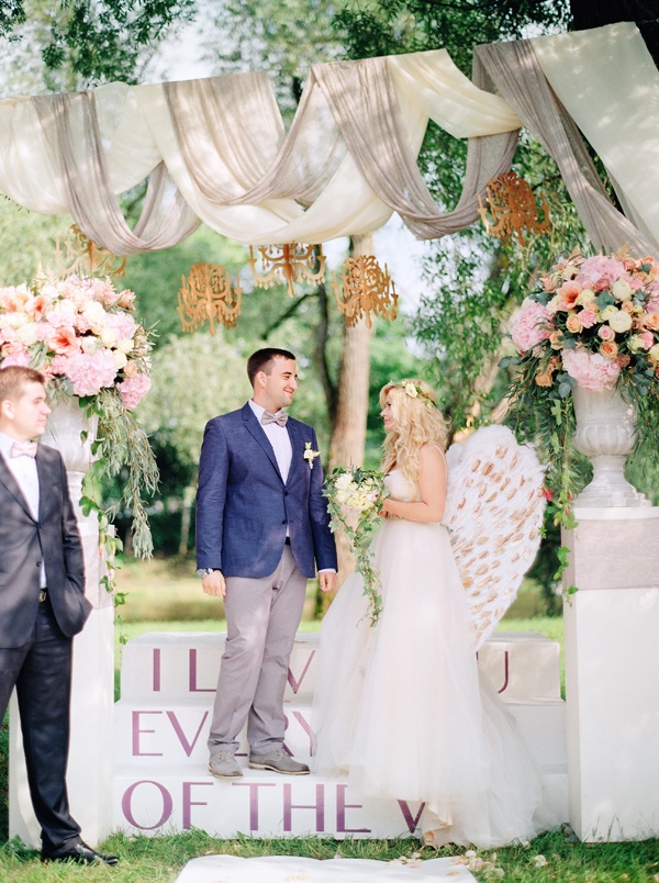 heavenly-pink-and-gold-wedding-ideas