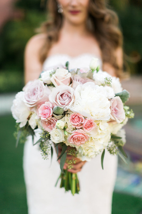 romantic pink and white rose bouquet @weddingchicks