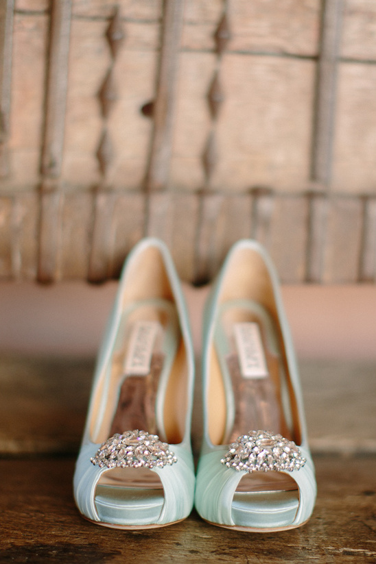pastel green wedding shoes @weddingchicks