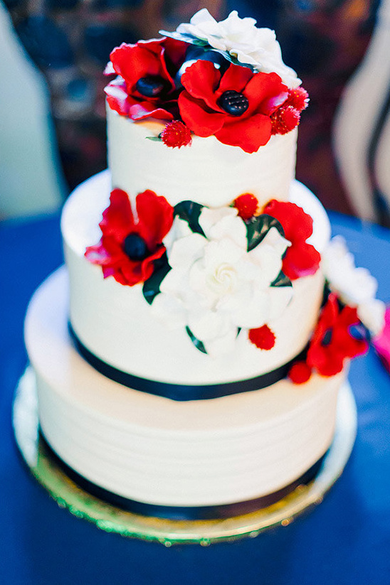 blue red and white wedding cake @weddingchicks