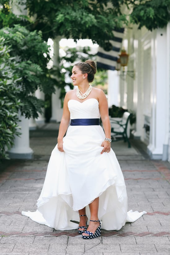 Justin Alexander wedding dress with navy sash and Kate Spade Shoes @weddingchicks