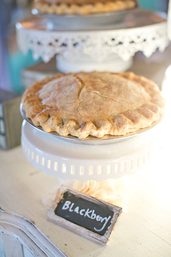 blackberry wedding pie @weddingchicks