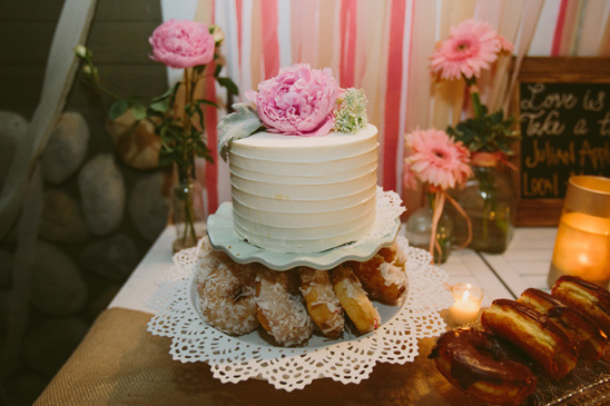 small and simple wedding cake