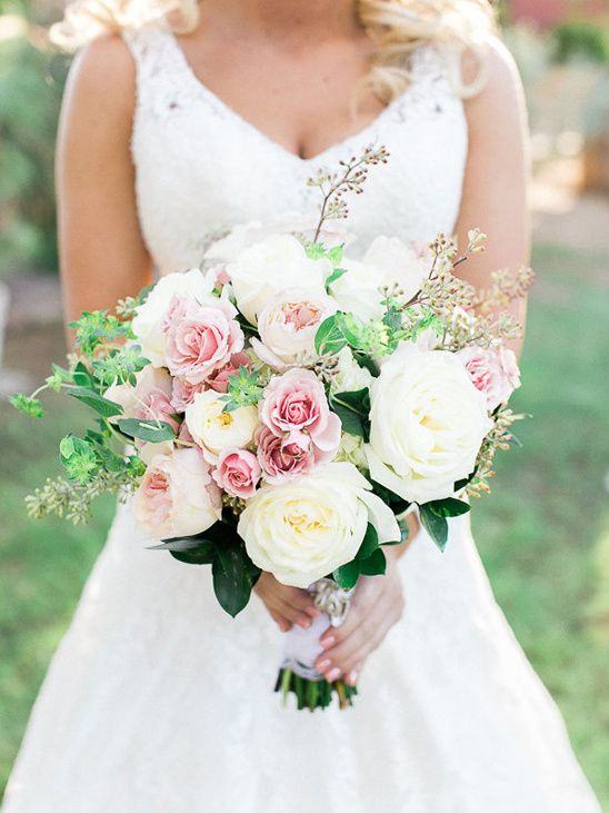 rose bouquet by Razzle Dazzle Flowers @weddingchicks
