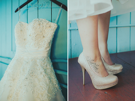 glittery gold wedding shoes @weddingchicks