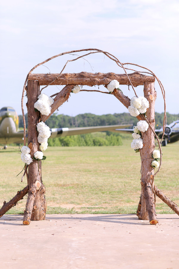 rustic-and-retro-airport-wedding