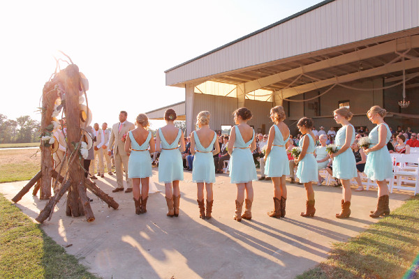 rustic-and-retro-airport-wedding