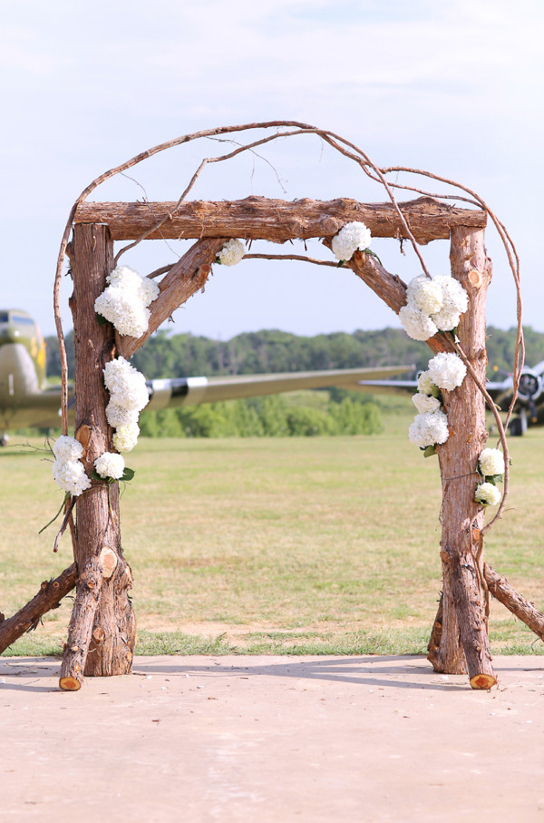 rustic-and-retro-airport-wedding