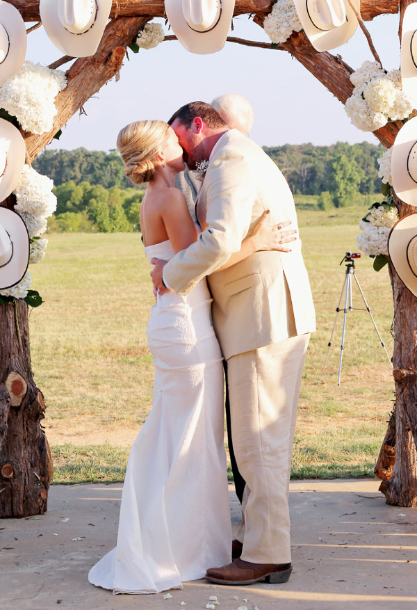 rustic-and-retro-airport-wedding