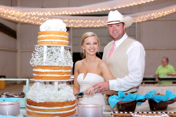 rustic-and-retro-airport-wedding
