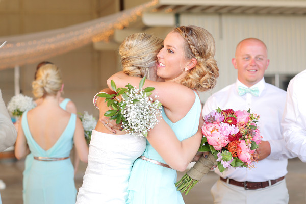 rustic-and-retro-airport-wedding