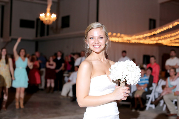 rustic-and-retro-airport-wedding