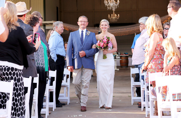 rustic-and-retro-airport-wedding