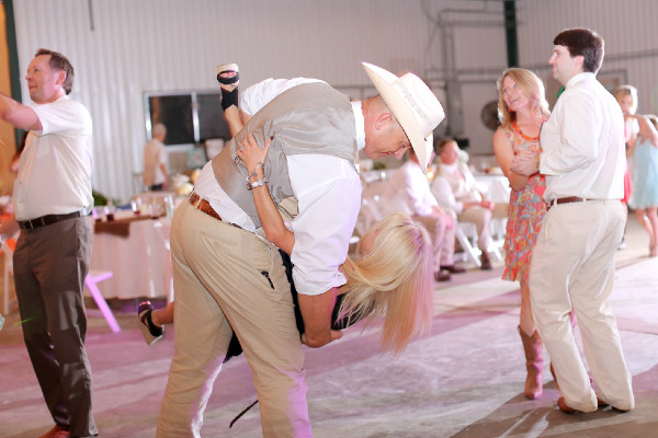 rustic-and-retro-airport-wedding