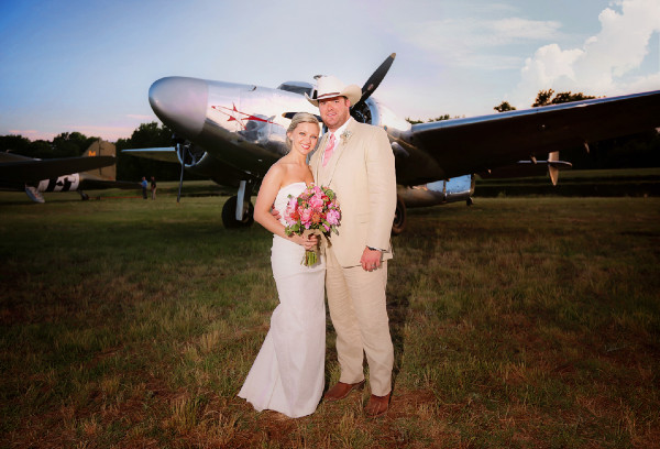 rustic-and-retro-airport-wedding