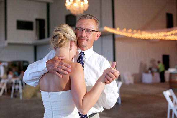 rustic-and-retro-airport-wedding