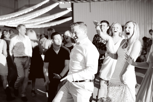 rustic-and-retro-airport-wedding