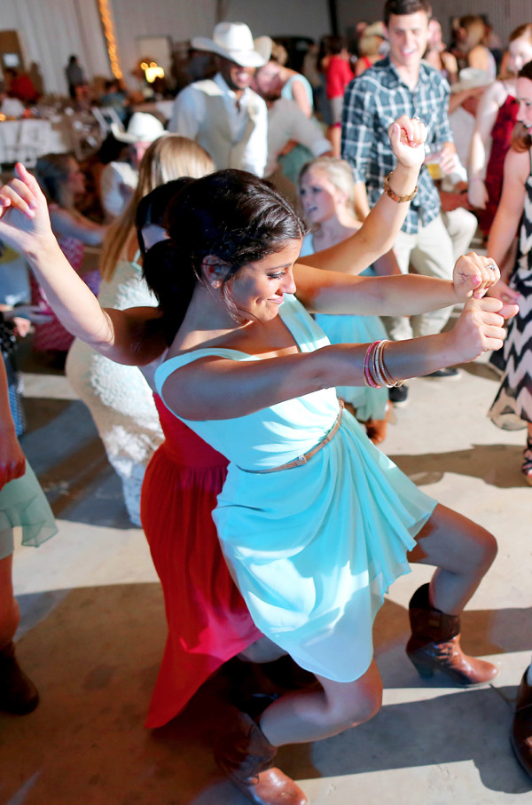 rustic-and-retro-airport-wedding
