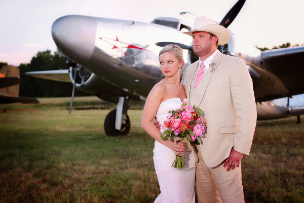 rustic-and-retro-airport-wedding