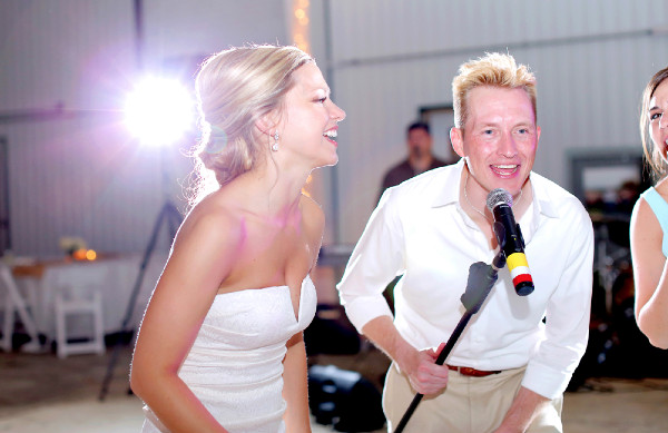 rustic-and-retro-airport-wedding