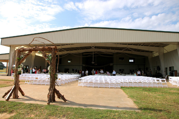 rustic-and-retro-airport-wedding