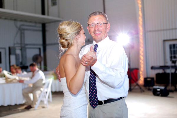 rustic-and-retro-airport-wedding