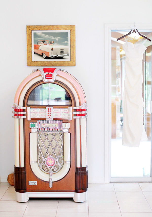 rustic-and-retro-airport-wedding