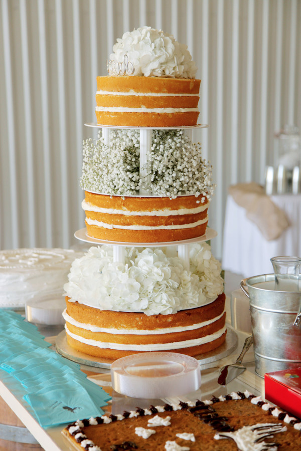 rustic-and-retro-airport-wedding