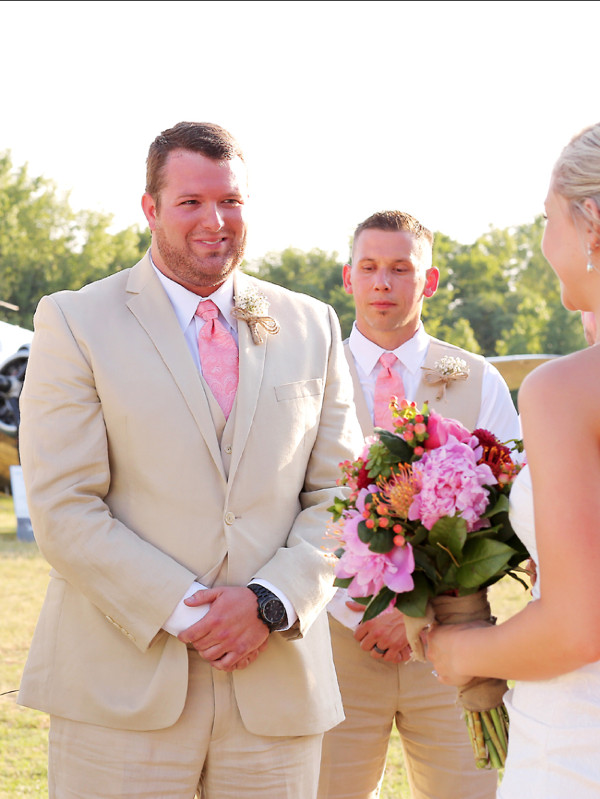 rustic-and-retro-airport-wedding