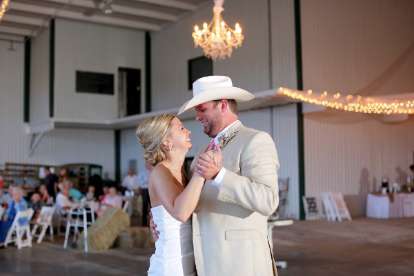 rustic-and-retro-airport-wedding