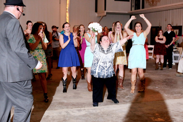 rustic-and-retro-airport-wedding