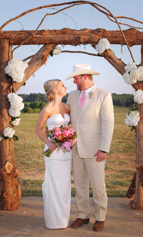 rustic-and-retro-airport-wedding