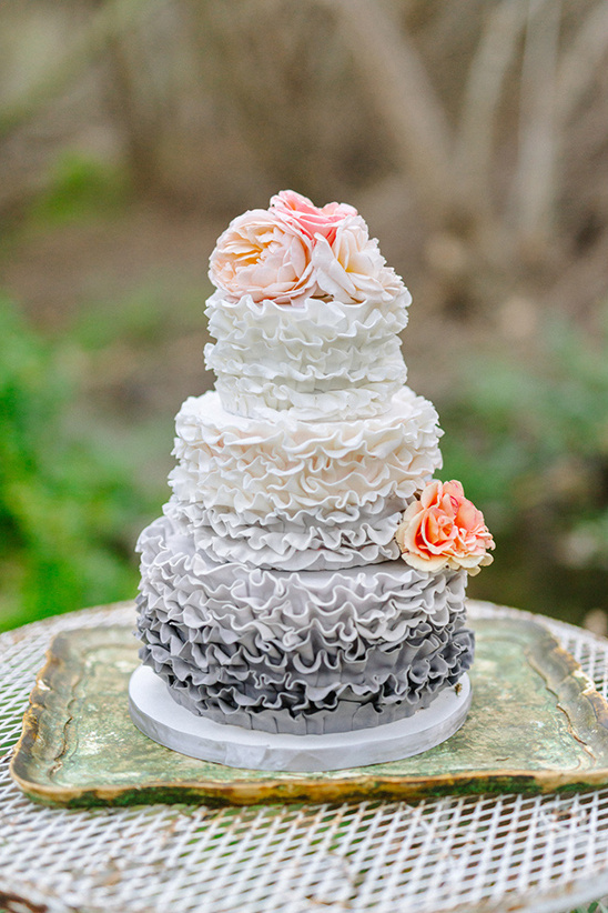 grey ombre wedding cake @weddingchicks