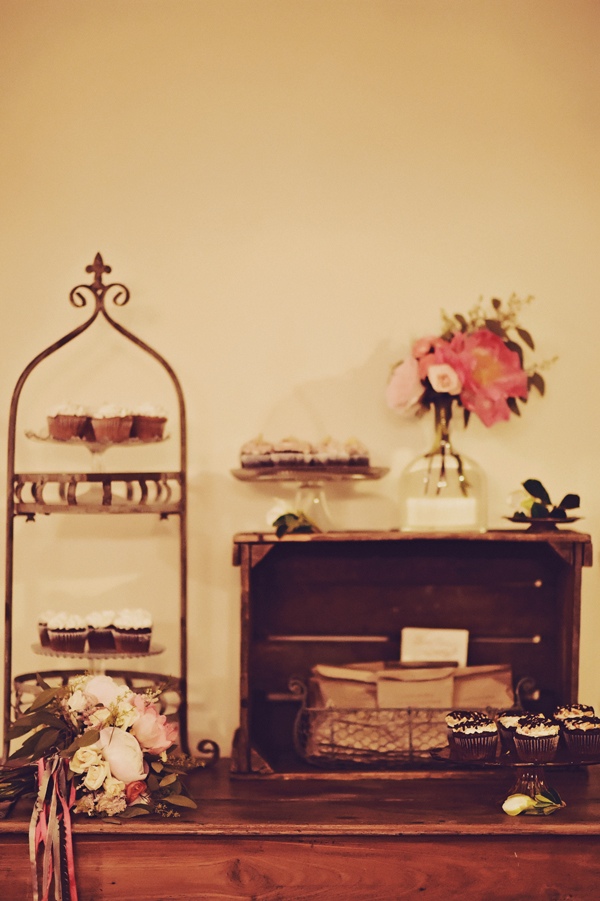 vintage-chic-hawaiian-wedding
