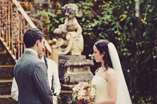 vintage-chic-hawaiian-wedding
