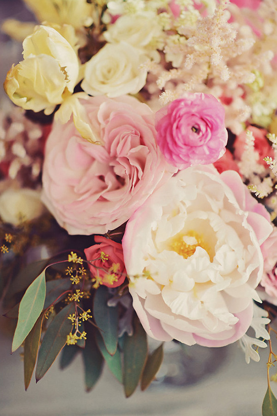 romantic wedding flowers @weddingchicks