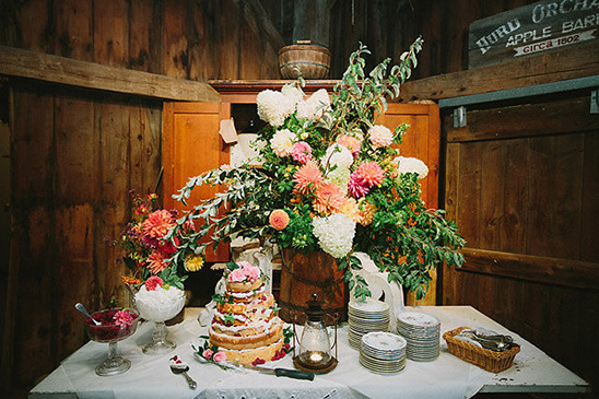 peach pink and white floral centerpiece @weddingchicks