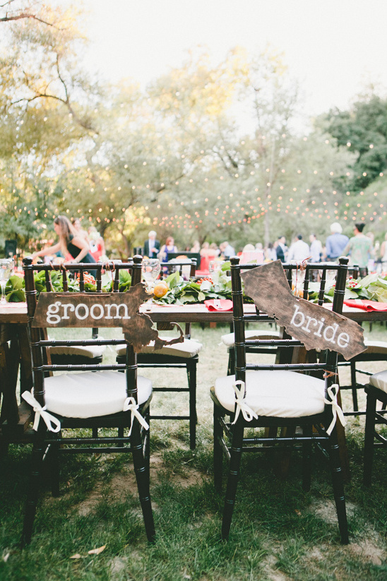 bride and groom seat signs @weddingchicks