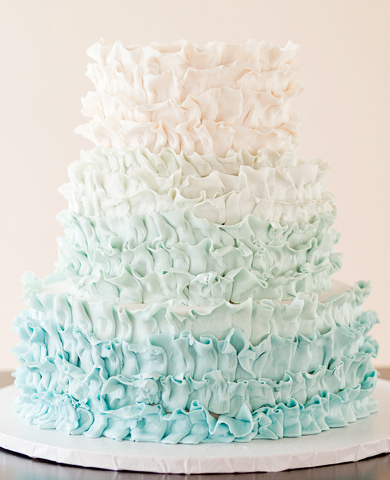 blue ombre wedding cake @weddingchicks
