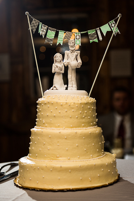 personalized cake topper idea @weddingchicks