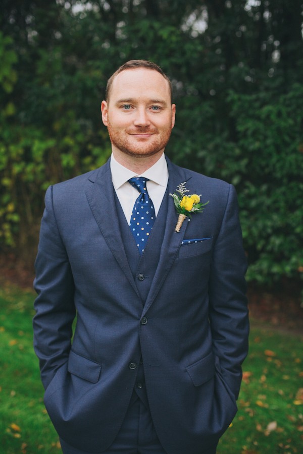 blue-and-yellow-rustic-wedding